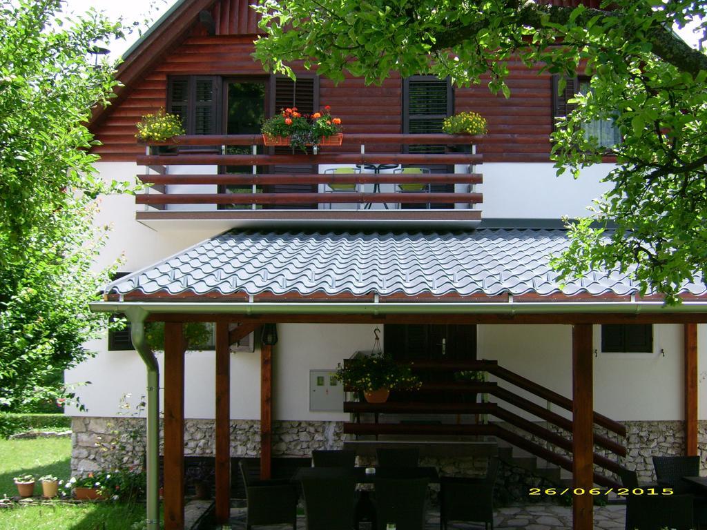 Vila Vuk พลิตวิชกา เยเซรา ภายนอก รูปภาพ